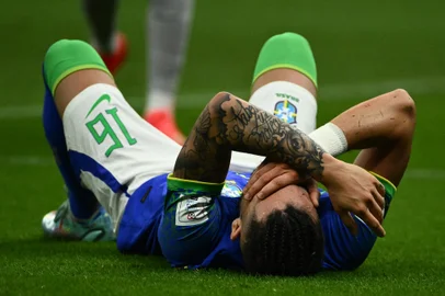 Brazil's defender #16 Alex Telles reacts after picking up an injury during the Qatar 2022 World Cup Group G football match between Cameroon and Brazil at the Lusail Stadium in Lusail, north of Doha on December 2, 2022. (Photo by Jewel SAMAD / AFP)<!-- NICAID(15284436) -->