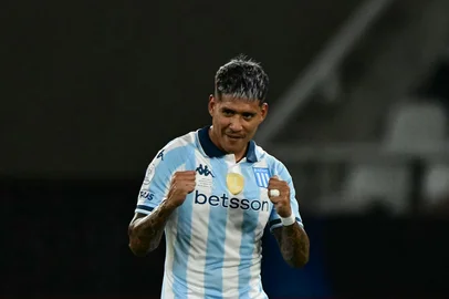 Racing's midfielder #11 Matias Zaracho celebrates after scoring during the Recopa Sudamericana second leg final football match between Brazil's Botafogo and Argentina's Racing at the Nilton Santos Olympic Stadium in Rio de Janeiro, Brazil, on February 27, 2025. (Photo by Pablo PORCIUNCULA / AFP)Editoria: SPOLocal: Rio de JaneiroIndexador: PABLO PORCIUNCULASecao: soccerFonte: AFPFotógrafo: STF<!-- NICAID(16084527) -->