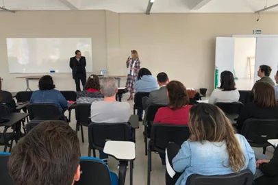 Reunião de alinhamento entre prefeitura e UCS ocorreu na última quinta-feira para debater projeto de regularização fundiária em Flores da Cunha <!-- NICAID(15264504) -->