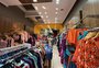 Enxurrada de roupa asiática? O receio de fábricas e lojas com escalada de taxas entre EUA e China