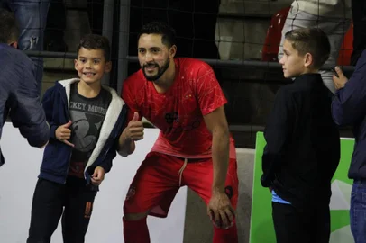 Bieh, da Yeesco Sercesa, marcou o primeiro gol do time sobre o Magnus, na Copa do Brasil de Futsal.<!-- NICAID(15479820) -->