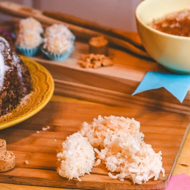 bolo de amendoim, quentão, brigadeiro de milho, cocada, arroz doce, destemperados, são joão<!-- NICAID(15462197) -->