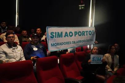 Mais de 250 pessoas participaram da segunda e última audiência pública do licenciamento ambiental do Porto Meridional, ocorrida em Porto Alegre, nesta quinta-feira, 18<!-- NICAID(16309925) -->