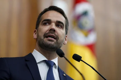 Porto Alegre, RS, Brasil, 01-01-2023: Posse do governador reeleito do Rio Grande do Sul Eduardo Leite na Assembleia Legislativa do Estado. Foto: Mateus Bruxel / Agencia RBS<!-- NICAID(15309301) -->