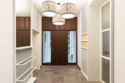 Projeto da arquiteta Camila Cavalheiro , hall de entrada , arquitetura , decoração, design, marcenaria<!-- NICAID(15524871) -->