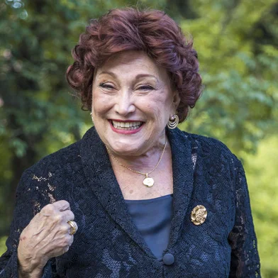 Ester (Nicette Bruno) órfãos da terra<!-- NICAID(14130623) -->
