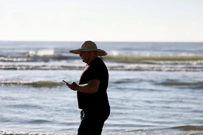 TORRES, RS, BRASIL, 05-02-2026: Manhã clara em Torres. Sol presente, céu limpo e mar transparente moldam o cenário do litoral norte gaúcho. Foto: Jeff Botega/Agência RBS<!-- NICAID(16219124) -->