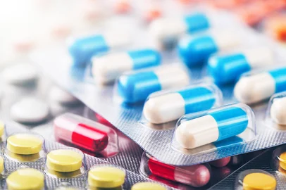 Heap of medical pills in white, blue and other colors. Pills in plastic package. Concept of healthcare and medicine.Indexador: OKSANA KAZYKINAFonte: 243952374<!-- NICAID(15913120) -->