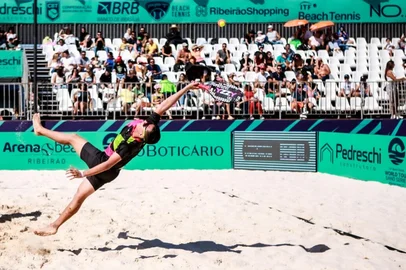 Brasileiro Gustavo Russo no beach tennis<!-- NICAID(16047201) -->