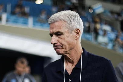 PORTO ALEGRE, RS, BRASIL, 14-04-2026 Grêmio vs Deportivo Riestra. Duelo válido pela fase de grupos da Copa Sul-Americana 2026. Na foto, o técnico do Grêmio, Luís Castro. Foto: Renan Mattos/Agência RBS<!-- NICAID(16265878) -->