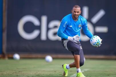 RS - FUTEBOL/ TREINO GREMIO 2026 - ESPORTES - Weverton e jogadores do Gremio realizam treino tÃ©cnico durante a manha desta terca-feira, no CT Luiz Carvalho, na preparaÃ§Ã£o para a partida valida pelo Campeonato Brasileiro 2026. FOTO: LUCAS UEBEL/GREMIO FBPA<!-- NICAID(16256856) -->