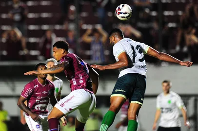 CAXIAS DO SUL, RS, BRASIL, 11/10/2025. Caxias X Floresta, jogo válido pela sexta rodada da segunda fase da Série C do Campeonato Brasileiro 2025 (Quadrangular do Acesso), e realizado no estádio Centenário. (Porthus Junior/Agência RBS)Indexador: BTK                             <!-- NICAID(16144254) -->
