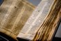 Bíblia escrita em hebraico considerada como a mais velha do mundo será leiloada em maio pela casa de leilão Sotheby's International Realty. O livro sagrado é conhecido como Códice Sassoon.<!-- NICAID(15351214) -->