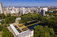 O Serviço Autônomo Municipal de Água e Esgoto (Samae) vai realizar uma parada programada no Sistema Faxinal nesta terça-feira (5/8) para manutenção. A interrupção do abastecimento começa às 4h, com previsão de término às 12h. Nesse período, serão desligadas simultaneamente a Estação de Bombeamento de Água Bruta (EBAB), situada junto à represa, em Ana Rech, e a Estação de Tratamento de Água (ETA) Parque da Imprensa, no bairro Nossa Senhora de Lourdes. Os serviços nos dois locais serão realizados ao mesmo tempo, evitando a necessidade de duas paradas no Sistema.<!-- NICAID(16092138) -->