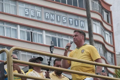 MANIFESTAÇÃO PEDE ANISTIA AO EX PRESIDENTE JAIR BOLSONARO EM COPACABANA, NA ZONA SUL DO RIO DE JANEIRO NESTE DOMINGO(16RJ - MANIFESTAÇÃO/BOLSONORA/COPACABANA - CIDADES - Manifestação pede anistia ao ex presidente Jair Bolsonaro em Copacabana, na Zona Sul do Rio de Janeiro neste domingo(16 16/03/2025 - Foto: PEDRO TEIXEIRA/AGÊNCIA O DIA/AGÊNCIA O DIA/ESTADÃO CONTEÚDOEditoria: CIDADESLocal: RIO DE JANEIROIndexador: PEDRO TEIXEIRAFonte: Agência O DiaFotógrafo: AGÊNCIA O DIA<!-- NICAID(16001608) -->