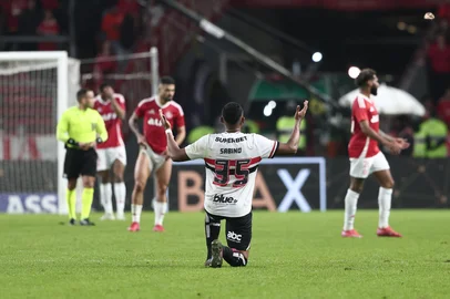 PORTO ALEGRE, RS, BRASIL, 03-08-2025: INTER X SÃO PAULO, Internacional entra em campo para encarar o São Paulo pela 18ª rodada do Brasileirão. Foto: Jonathan Heckler/Agencia RBS<!-- NICAID(16093855) -->