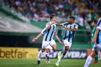 Gremio x ChapecoenseFUTEBOL/CAMPEONATO BRASILEIRO 2021 /GREMIO X CHAPECOENSE - ESPORTES - Lance da partida entre Gremio e Chapecoense disputada na noite deste sabado, no Arena Conda, em partida valida pela Campeonato Brasileiro 2021. FOTO: LUCAS UEBEL/GREMIO FBPA/ DivulgaçãoEditoria: SPOIndexador: Lucas UebelSecao: futebolFonte: Gremio.netFotógrafo: Gremio x Chapecoense<!-- NICAID(14946413) -->