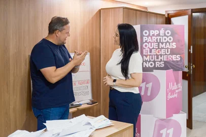 Prefeita de Nonoai é escolhida pelo PP para presidir a Famurs. Na foto, presidente do PP no RS, Covatti Filho, e a prefeita Adriane Perin<!-- NICAID(16015937) -->