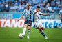 Lucas Leiva e Villasanti de zagueiros e linha de cinco: como funcionou o Grêmio com as mudanças contra o Cruzeiro
