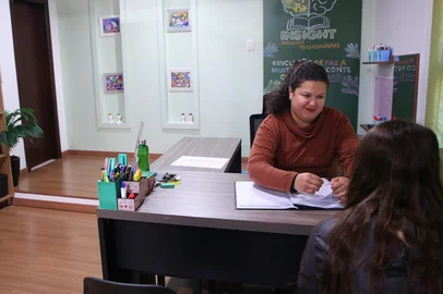 CAXIAS DO SUL, RS, BRASIL, 11/05/2026. Aumento da renda em 137% e liberdade financeira: Projeto Donna de Flores da Cunha impulsiona empreendedorismo feminino. A psicopedagoga paulista Ana Paula Proença, de 41 anos, também foi uma das vencedoras da Etapa Casulo (do projeto Donna) e investiu o prêmio em um espaço voltado para atendimento de crianças com necessidades educacionais em Flores da Cunha. (Ariéli Ziegler/Agência RBS)Indexador: Arieli Ziegler<!-- NICAID(16286137) -->