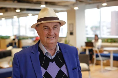 Porto Alegre, RS, Brasil, 15-08-2022: O empresário Roberto Argenta (PSC), candidato ao governo do Rio Grande do Sul, durante entrevista em espaço de coworking. Foto: Mateus Bruxel / Agência RBSIndexador: Mateus Bruxel<!-- NICAID(15176063) -->