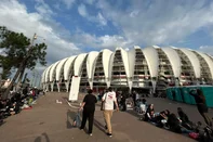 "Importante é ver ele": fãs formam fila e movimentam entorno do Beira-Rio em dia de show de Luan Santana<!-- NICAID(16300998) -->