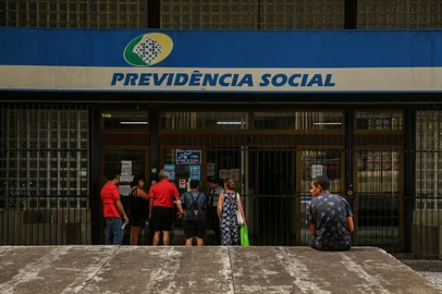 PORTO ALEGRE, RS, BRASIL - 15/01/2020Fachada do prédio da Previdência Social do Centro de Porto Alegre<!-- NICAID(14387958) -->