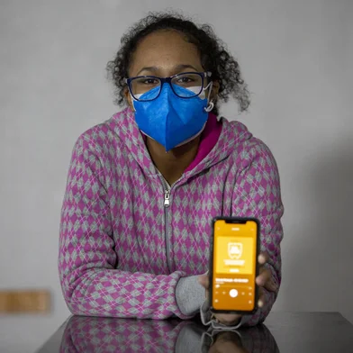 PORTO ALEGRE, RS, BRASIL - 28.05.2021 - Projeto Sala de Redação 50 anos. Na imagem, torcedora Vitória. (Foto: Jefferson Botega/Agencia RBS)Indexador: Jefferson Botega<!-- NICAID(14795514) -->