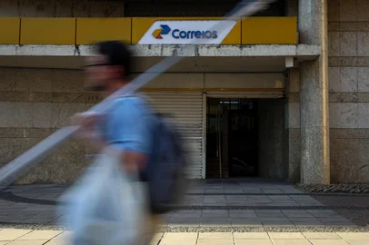 PORTO ALEGRE, RS, BRASIL, 04-12-2025: Agência central dos Correios, na Rua Siqueira Campos. Foto: Bruno Todeschini/Agência RBS.<!-- NICAID(16181470) -->