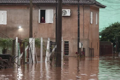 SAO SEBASTIÃO DO CAÍ, RS, BRASIL, 19-06-2025: CHUVAS NO RS-  Rio Caí supera em 2,6 metros sua cota de inundaçao mas começa a apresentar recuo das águas. Bairros de São Sebastião do Cai são novamente alagados. Foto: Jonathan Heckler/ Agência RBS<!-- NICAID(16063397) -->