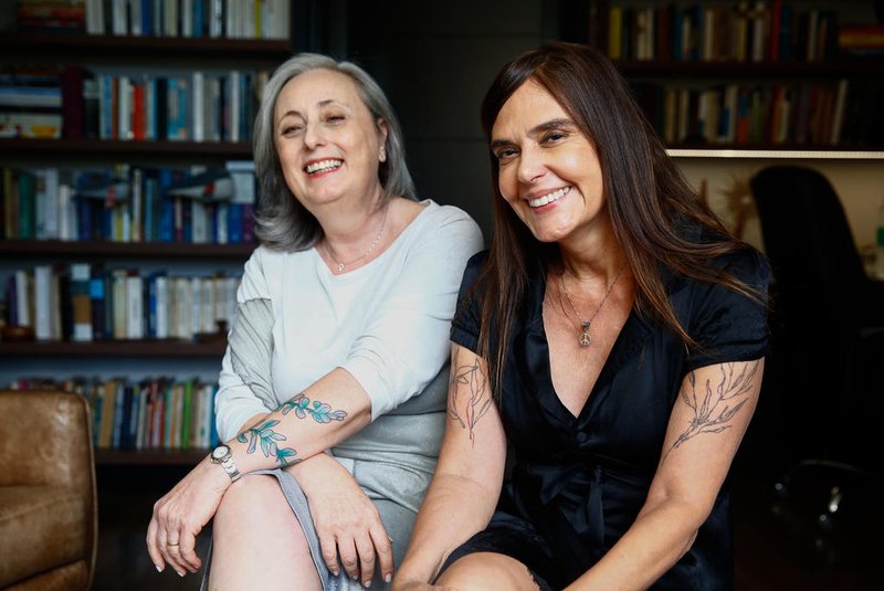 Diana Corso (esquerda) e Claudia Tajes (direita) lançam livro "Da Sempre Tua" em parceria.Indexador: Jonathan Hgeckler<!-- NICAID(15699162) -->
