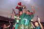 Jogadores do Juventude comemorando o título gaúcho de 1998 no Estádio Beira-Rio.