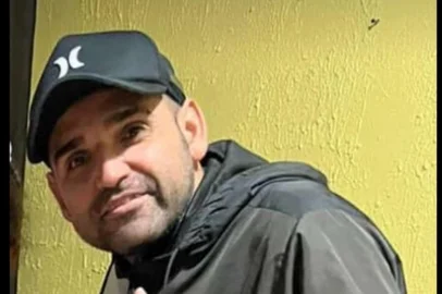 No RS, dois PMs seguem presos em caso de homicídio de homem jogado da ponte do GuaíbaSegundo a denúncia do MP, Vladimir Abreu de Oliveira, 41 anos, foi jogado por policiais militares na água em maio de 2024, após ser torturado e morto<!-- NICAID(15932078) -->