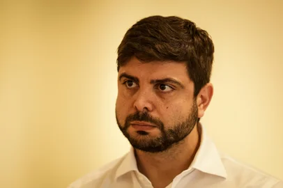 Porto Alegre, RS, Brasil, 09-09-2024: Entrevista com o candidato à prefeitura de Porto Alegre Felipe Camozzato (Novo) no comitê de campanha. Foto: Mateus Bruxel / Agência RBSIndexador: MATEUS BRUXEL<!-- NICAID(15861645) -->