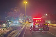 Um homem morreu após ser atropelado por uma moto na noite deste sábado na BR-116, em Caxias do Sul, na Serra.<!-- NICAID(16084031) -->