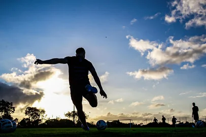 Ser Caxias<!-- NICAID(16128620) -->