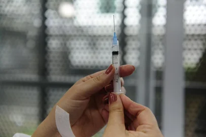 PORTO ALEGRE,RS,BRASIL.2021,01,20.Inicio da vacinação no Hospital Conceição, em profissionais da saúde.(RONALDO BERNARDI/AGENCIA RBS).<!-- NICAID(14694585) -->