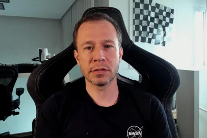 Tiago Leifert se pronuncia sobre briga com Ícaro Silva:  "Reagi e reagiria de novo"<!-- NICAID(14977560) -->