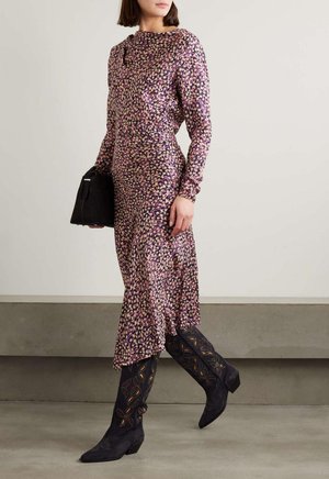 Net-a-porter e Isabel Marant / Divulgação