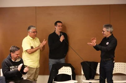Cassado em maio pelo Tribunal Superior Eleitoral (TSE), o ex-deputado federal Deltan Dallagnol se mantém ativo na política. Neste domingo (2), Deltan participou de um encontro nacional de mandatários do Partido Novo, em Curitiba (PR).
