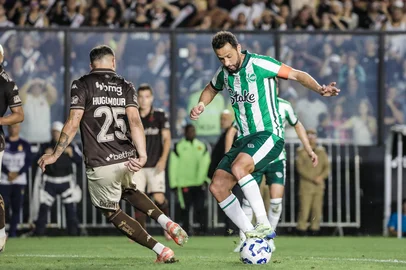 MATHEUS VIEIRA / Pera Photo Press VASCO X JUVENTUDERJ - BRASILEIRÃO/VASCO X JUVENTUDE - ESPORTES - Nenê, do Juventude, na partida entre Vasco e Juventude válida pela 33ª rodada do Campeonato Brasileiro 2025, realizada no Estádio São Januário, no Rio de Janeiro, na noite deste sábado, 8. 08/11/2025 - Foto: MATHEUS VIEIRA/PERA PHOTO PRESS/ESTADÃO CONTEÚDOEditoria: ESPORTESLocal: RIO DE JANEIROIndexador: MATHEUS VIEIRAFonte: Pera Photo PressFotógrafo: PERA PHOTO PRESS<!-- NICAID(16164461) -->
