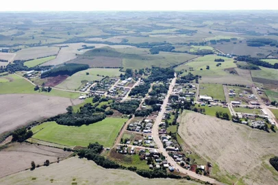 Situada a pouco mais de 200 quilômetros de Porto Alegre e a 125 de Caxias do Sul, está localizadas, na Serra, a cidade menos populosa do Rio Grande do Sul. Com 1.135 habitantes, André da Rocha também figura entre os 10 municípios com menor número de habitantes do país. Os dados compõem o Censo Demográfico de 2022 divulgados nesta quarta-feira (28) pelo Instituto Brasileiro de Geografia e Estatística (IBGE). <!-- NICAID(15468349) -->