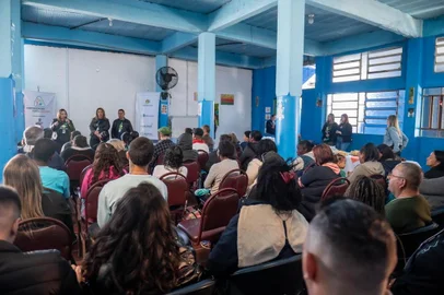 Cootravipa qualifica profissionais da reciclagem<!-- NICAID(15525222) -->