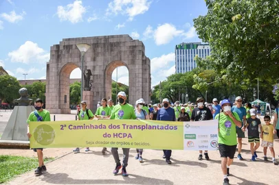 Mais de 500 pessoas participaram do evento, que reuniu transplantados, pessoas na fila de espera por órgãos e operadores da área de saúde