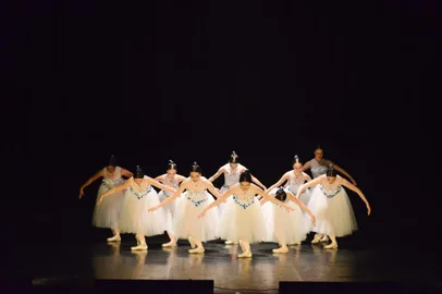 Nesta quinta-feira (15) e sexta-feira (16), o Núcleo Artístico Ballet Margô apresenta dois espetáculos que celebram os 40 Anos da escola e encerram as atividades de 2022.<!-- NICAID(15294391) -->