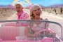 Ryan Gosling e Margot Robbie no filme Barbie (2023), de Greta Gerwig.<!-- NICAID(15484475) -->