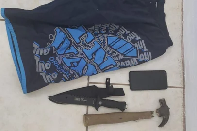Agentes apreenderam objetos utilizados pelo jovem durante a transmissão ao vivo <!-- NICAID(14977769) -->