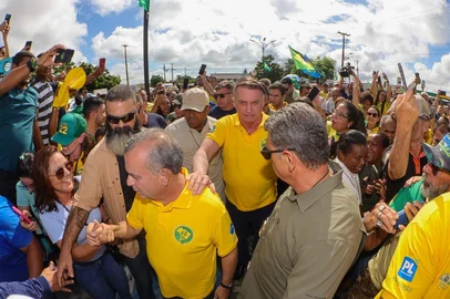 Uma multidão de apoiadores esteve presente na cidade de Bom Jesus, no Rio Grande do Norte, nesta sexta-feita (11) para recepcionar o ex-presidente Jair Bolsonaro durante o trajeto do Rota 22, projeto do Partido Liberal (PL) cujo objetivo é ouvir a população e fomentar lideranças locais, promovendo soluções para os principais problemas das regiões visitadas.<!-- NICAID(16014965) -->