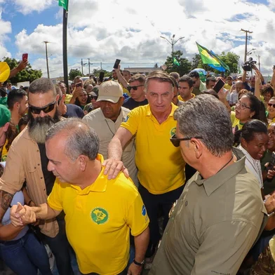 Uma multidão de apoiadores esteve presente na cidade de Bom Jesus, no Rio Grande do Norte, nesta sexta-feita (11) para recepcionar o ex-presidente Jair Bolsonaro durante o trajeto do Rota 22, projeto do Partido Liberal (PL) cujo objetivo é ouvir a população e fomentar lideranças locais, promovendo soluções para os principais problemas das regiões visitadas.<!-- NICAID(16014965) -->