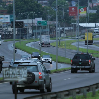 PORTO ALEGRE, RS, BRASIL, 02/10/2024- Perigos para os pedestres que caminham na RS-239. Foto: Ronaldo Bernardi / Agencia RBS<!-- NICAID(15880887) -->